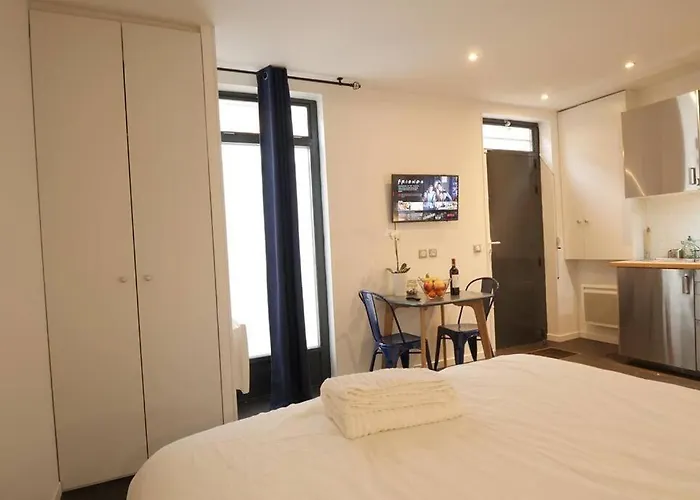 Mykeypers - Cozy Near Canal Saint Martin * Paříž